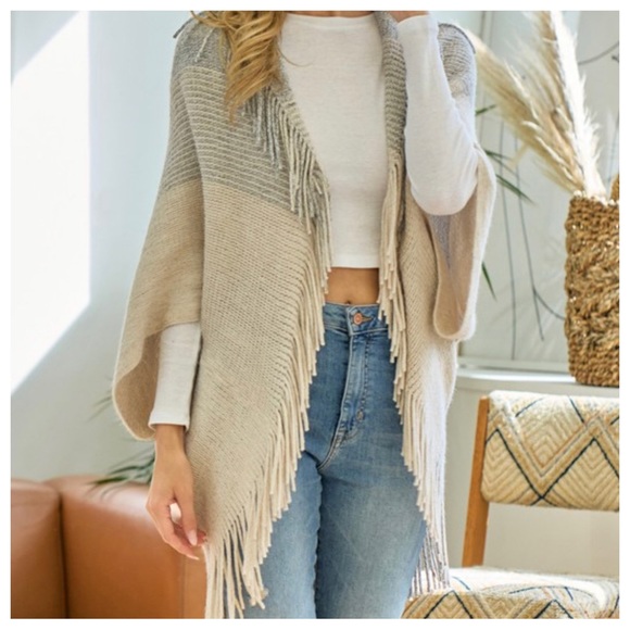 ✨RESTOCKED✨ Boho Sweater Beige/Grey Color Block Fringe Cardigan - Picture 5 of 6